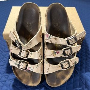 Birkenstock Papillio triple Strap Sandals. Beige Floral. Size 41